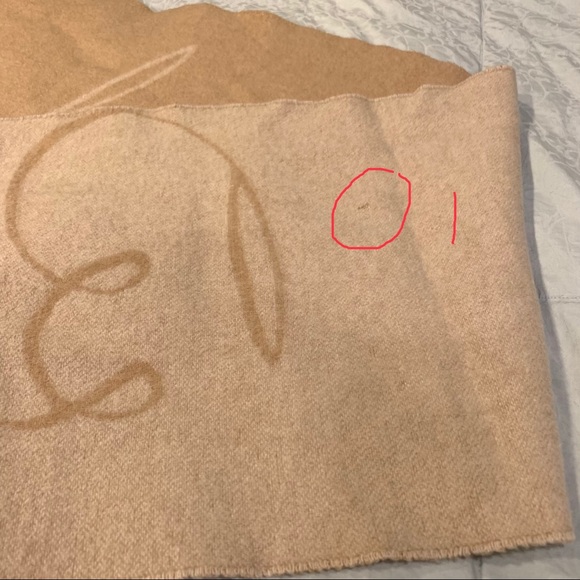 Burberry scarf - Picture 4 of 8